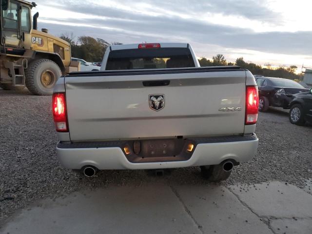 1C6RR7FT0JS309584 - 2018 RAM 1500 ST Silber Foto 6