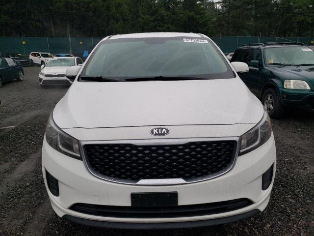 KNDMB5C18G6087408 - 2016 KIA SEDONA LX WHITE photo 5