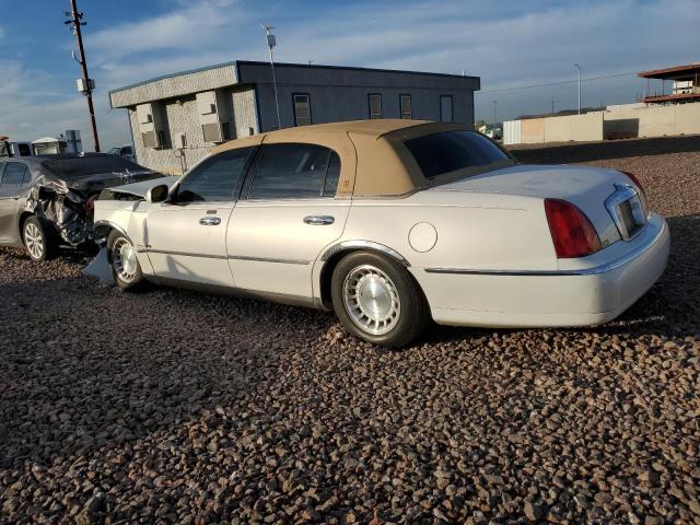 1LNHM81W2XY654630 - 1999 LINCOLN TOWN CAR EXECUTIVE WHITE photo 2