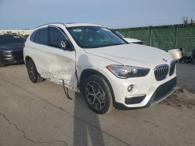 WBXHU7C33J3H42792 - 2018 BMW X1 SDRIVE28I WHITE photo 4