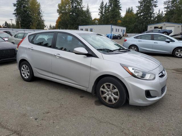 KMHCT5AE0DU066599 - 2013 HYUNDAI ACCENT GLS 银色 照片 4
