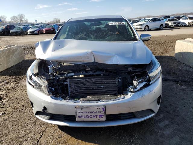 3KPFL4A76HE110591 - 2017 KIA FORTE LX SILVER photo 5