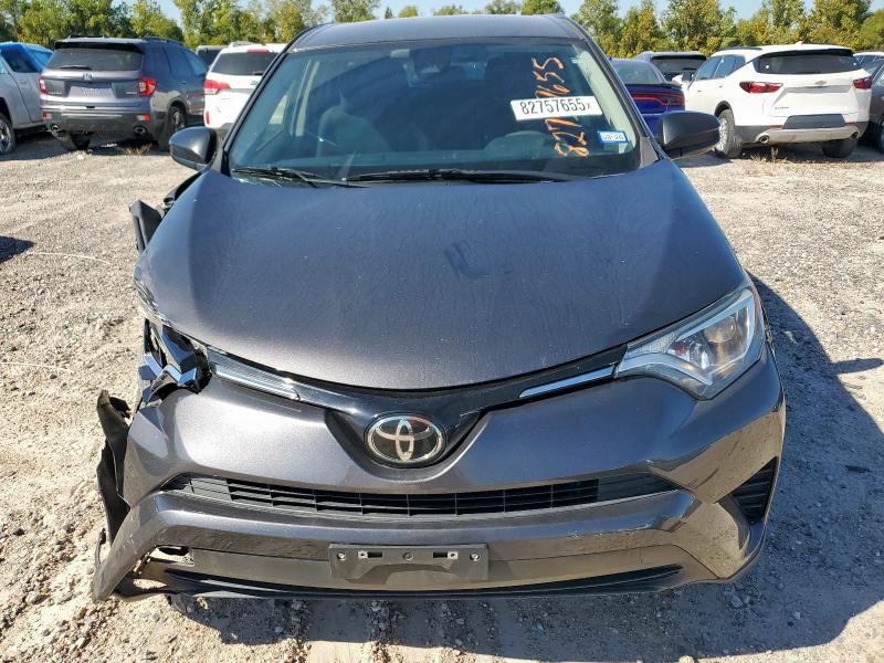 JTMZFREVXHJ142778 - 2017 TOYOTA RAV4 LE Grau Foto 5