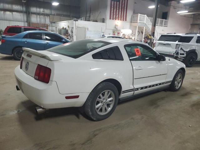 1ZVFT80N755186686 - 2005 FORD MUSTANG WHITE photo 3
