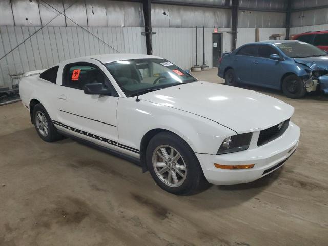 1ZVFT80N755186686 - 2005 FORD MUSTANG WHITE photo 4