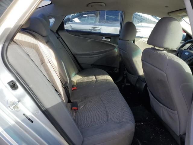 5NPEB4AC3CH396075 - 2012 HYUNDAI SONATA GLS SILVER photo 10