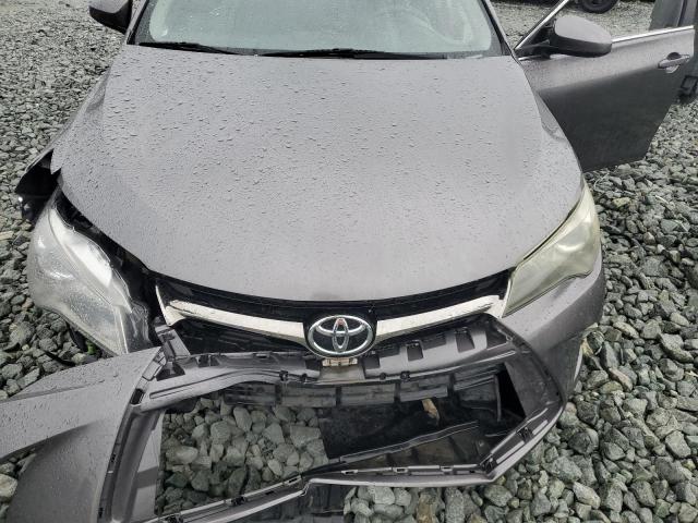 4T1BF1FK8FU892016 - 2015 TOYOTA CAMRY LE GRAY photo 11