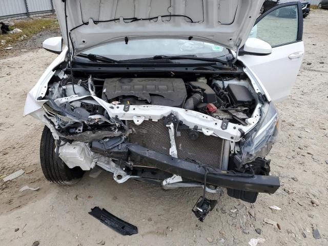 2T1BURHE5JC069453 - 2018 TOYOTA COROLLA L Biały zdjęcie 11