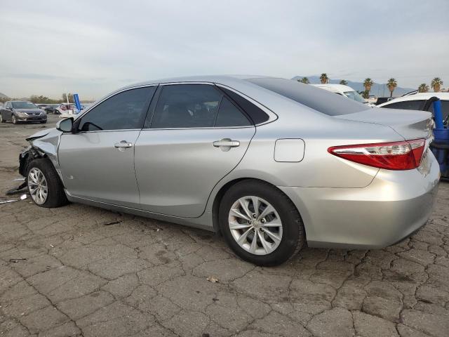 4T1BF1FK7HU813079 - 2017 TOYOTA CAMRY LE SILVER photo 2