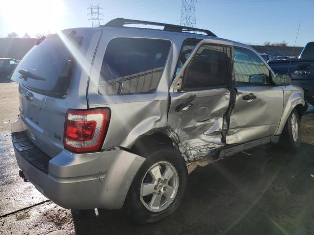 1FMCU9DG2BKA48292 - 2011 FORD ESCAPE XLT SILVER photo 3