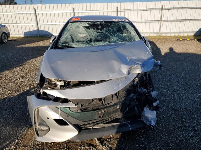 JTDKARFP6J3071539 - 2018 TOYOTA PRIUS PRIM Srebrny zdjęcie 5