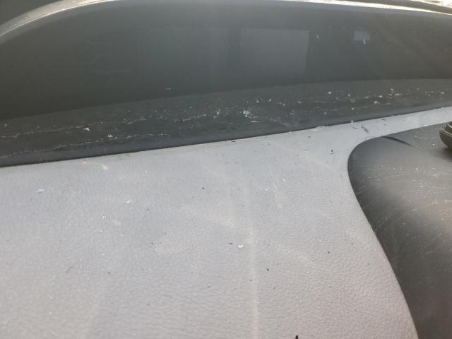 JTDKARFP6J3071539 - 2018 TOYOTA PRIUS PRIM Srebrny zdjęcie 9