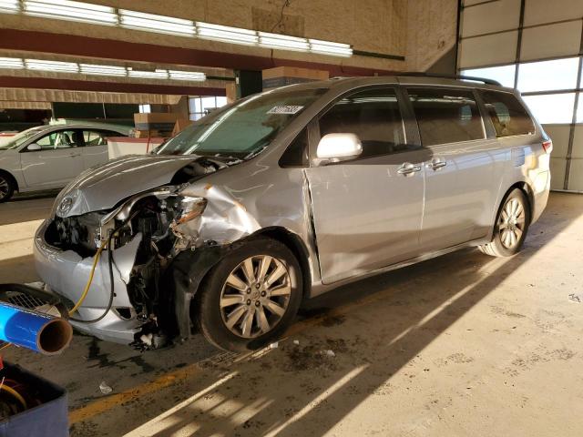 5TDYK3DC5GS728391 - 2016 TOYOTA SIENNA XLE SILVER photo 1