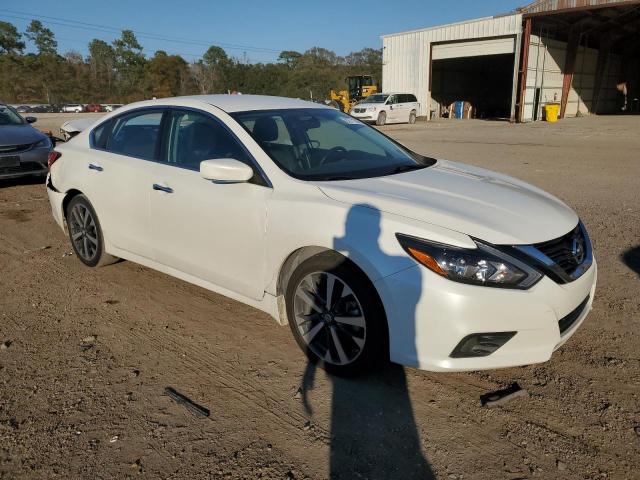 1N4AL3AP6HC490744 - 2017 NISSAN ALTIMA 2.5 WHITE photo 4