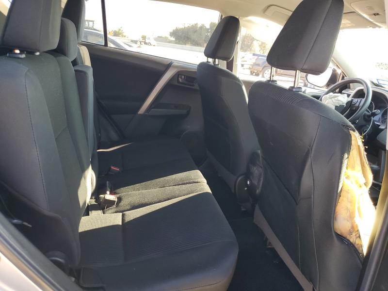 2T3ZFREV5JW485697 - 2018 TOYOTA RAV4 LE 银色 照片 11