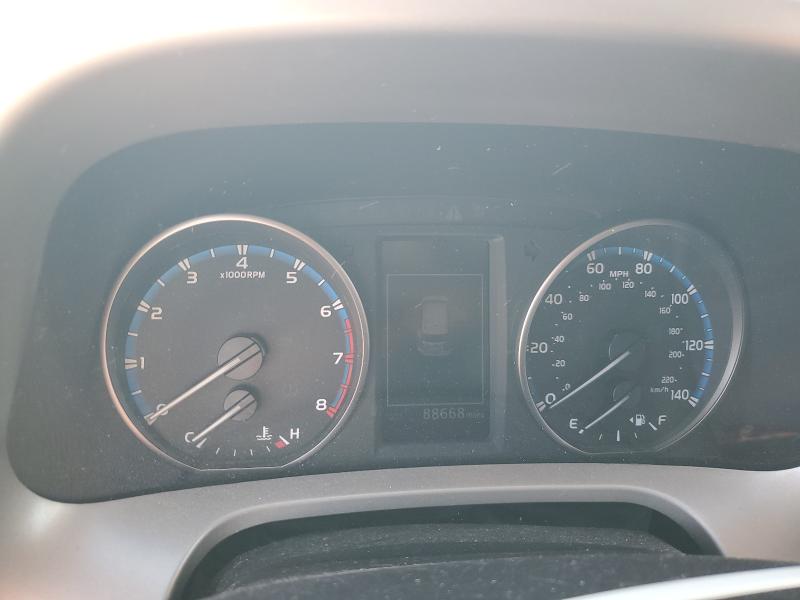 2T3ZFREV5JW485697 - 2018 TOYOTA RAV4 LE 银色 照片 9