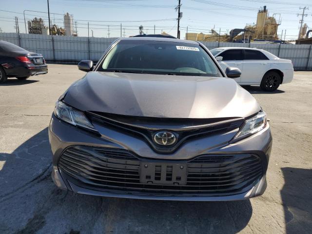 4T1B11HK6JU657182 - 2018 TOYOTA CAMRY L 灰色 照片 5