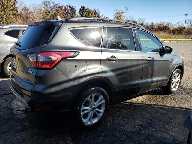 1FMCU0GD2JUC57306 - 2018 FORD ESCAPE SE 灰色 照片 3