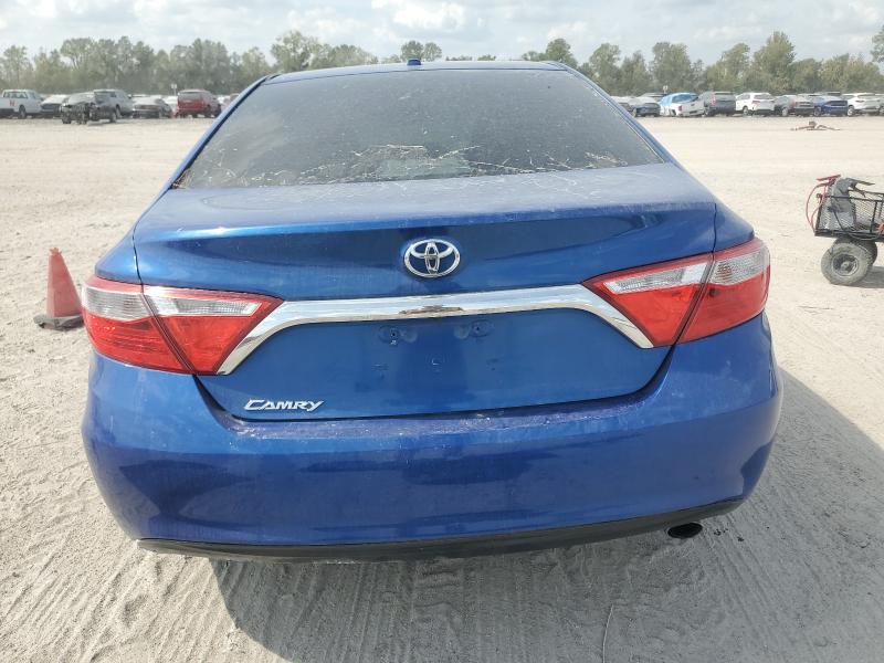 4T1BF1FK6HU643653 - 2017 TOYOTA CAMRY LE BLUE photo 6