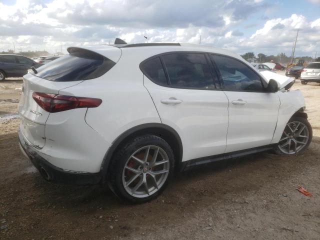 ZASFAKPN7J7B92649 - 2018 ALFA ROMEO STELVIO SPORT Blanc photo 3