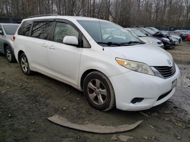 5TDKK3DCXDS372098 - 2013 TOYOTA SIENNA LE WHITE photo 4