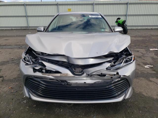 4T1B31HK1KU006652 - 2019 TOYOTA CAMRY LE SILVER photo 5