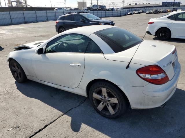 WDBWK54F56F119943 - 2006 MERCEDES-BENZ SLK 280 WHITE photo 2