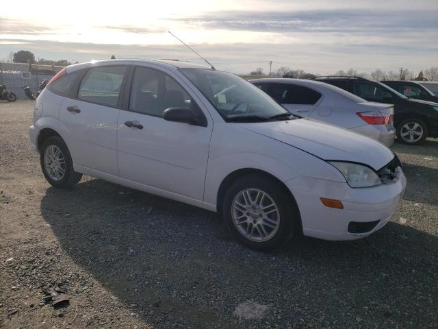 1FAHP37N07W240194 - 2007 FORD FOCUS ZX5 WHITE photo 4