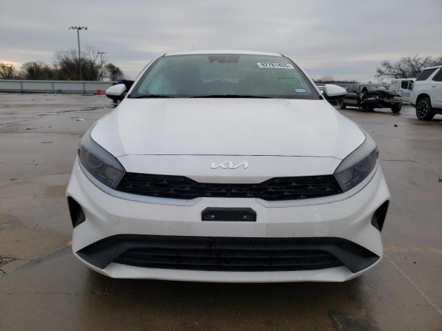 3KPF24AD1PE690453 - 2023 KIA FORTE LX WHITE photo 5