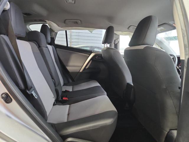 JTMZFREV6FD075771 - 2015 TOYOTA RAV4 LE 银色 照片 11