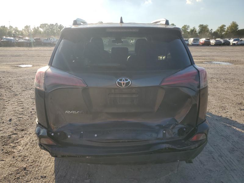JTMZFREV6JJ736936 - 2018 TOYOTA RAV4 LE CHARCOAL photo 6