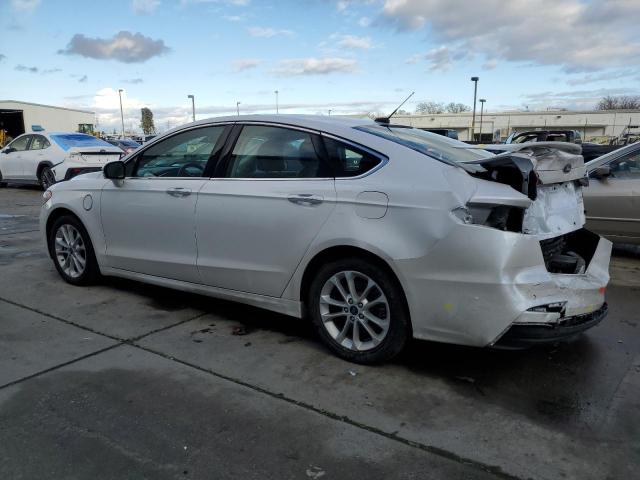 3FA6P0SU5KR258612 - 2019 FORD FUSION TITANIUM WHITE photo 2