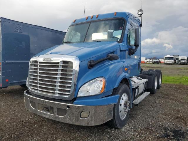 1FUJGBDV4GLGZ2592 - 2016 FREIGHTLINER CASCADIA 1 BLUE photo 2