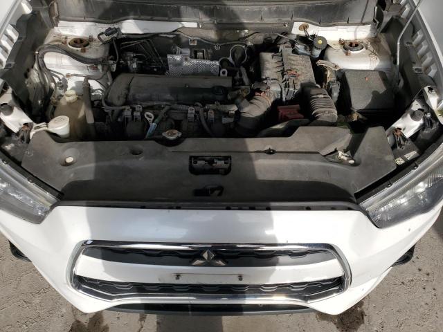 4A4AP3AU6FE006943 - 2015 MITSUBISHI OUTLANDER ES WHITE photo 12