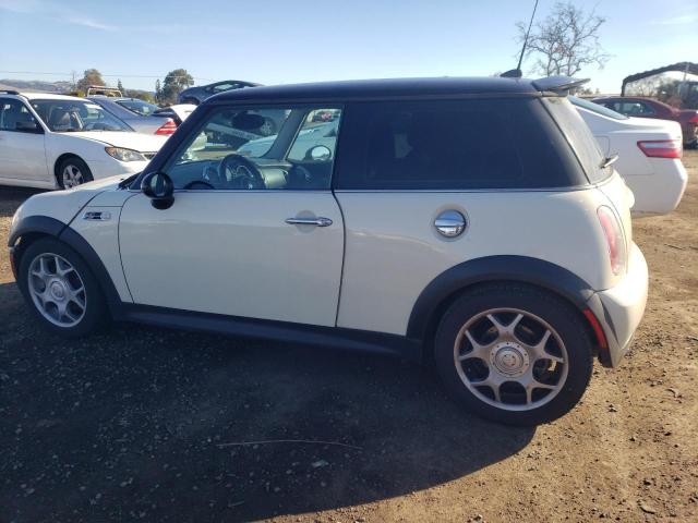 WMWRE335X6TJ36156 - 2006 MINI COOPER S WHITE photo 2