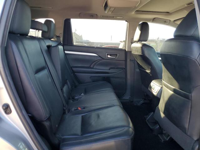 5TDKKRFH1GS146807 - 2016 TOYOTA HIGHLANDER XLE Серебристый фото 11