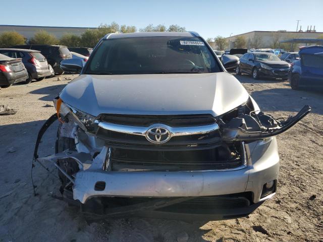 5TDKKRFH1GS146807 - 2016 TOYOTA HIGHLANDER XLE Серебристый фото 5