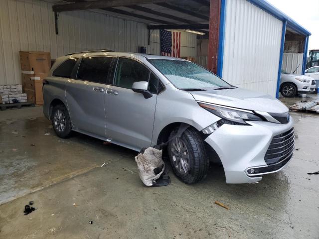 5TDYRKEC9NS091684 - 2022 TOYOTA SIENNA XLE ვერცხლისფერი ფოტო 4