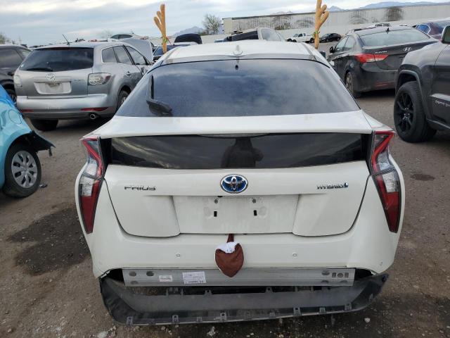 JTDKARFU5J3545163 - 2018 TOYOTA PRIUS WHITE photo 6