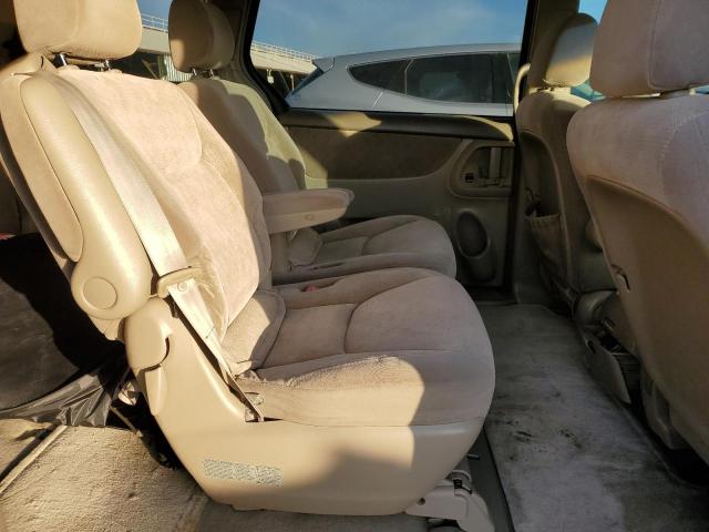 5TDZA22C44S136755 - 2004 TOYOTA SIENNA XLE BEIGE photo 11