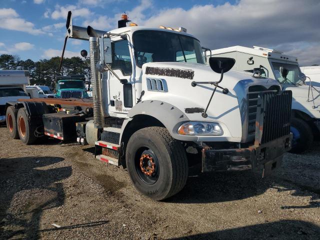 1M2AX18C0CM015126 - 2012 MACK 800 GU800 WHITE photo 1