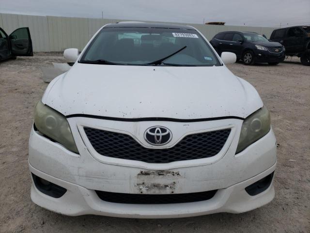 4T1BF3EK2BU585318 - 2011 TOYOTA CAMRY BASE WHITE photo 5