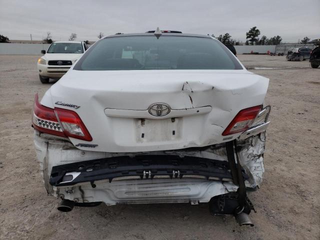 4T1BF3EK2BU585318 - 2011 TOYOTA CAMRY BASE WHITE photo 6