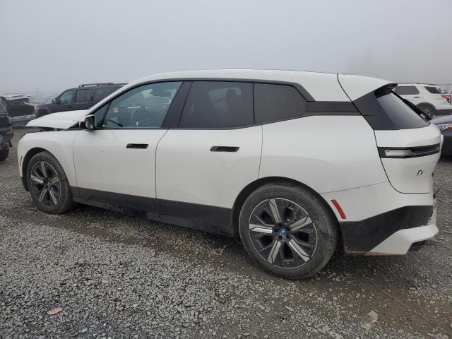 WB523CF04PCL67044 - 2023 BMW IX XDRIVE50 WHITE photo 2