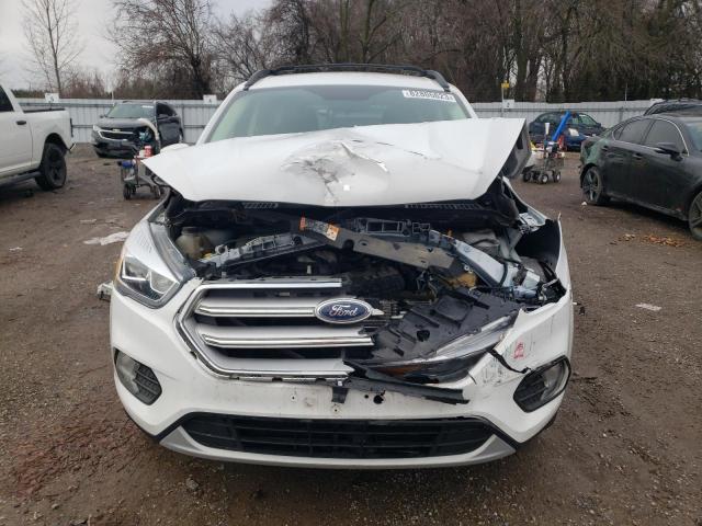 1FMCU0HD9JUC93752 - 2018 FORD ESCAPE SEL SILVER photo 5