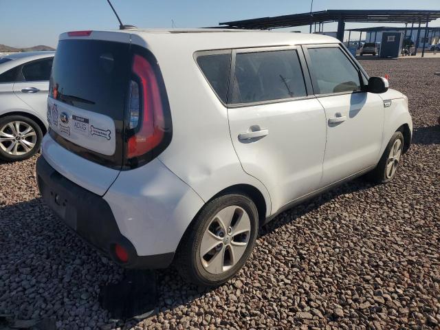 KNDJN2A29G7343473 - 2016 KIA SOUL WHITE photo 3