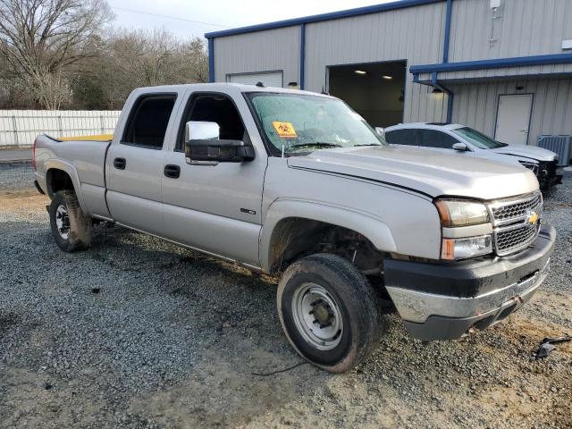 1GCHK23245F860946 - 2005 CHEVROLET SILVERADO K2500 HEAVY DUTY TAN photo 4