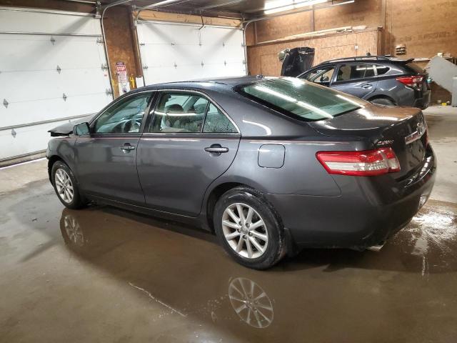 4T1BK3EK5BU615794 - 2011 TOYOTA CAMRY SE ნაცრისფერი ფოტო 2