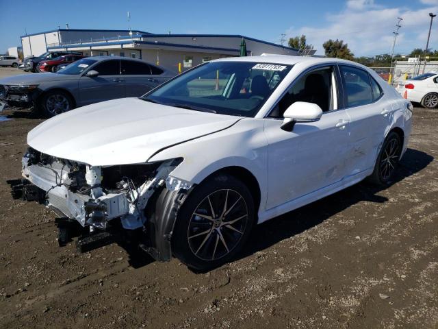 4T1G11AK5RU860303 - 2024 TOYOTA CAMRY SE NIGHT SHADE WHITE photo 1