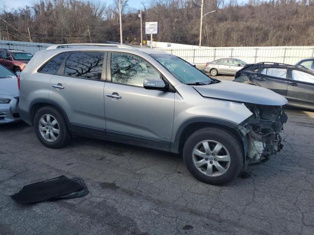 5XYKTDA2XDG419500 - 2013 KIA SORENTO LX SILVER photo 4